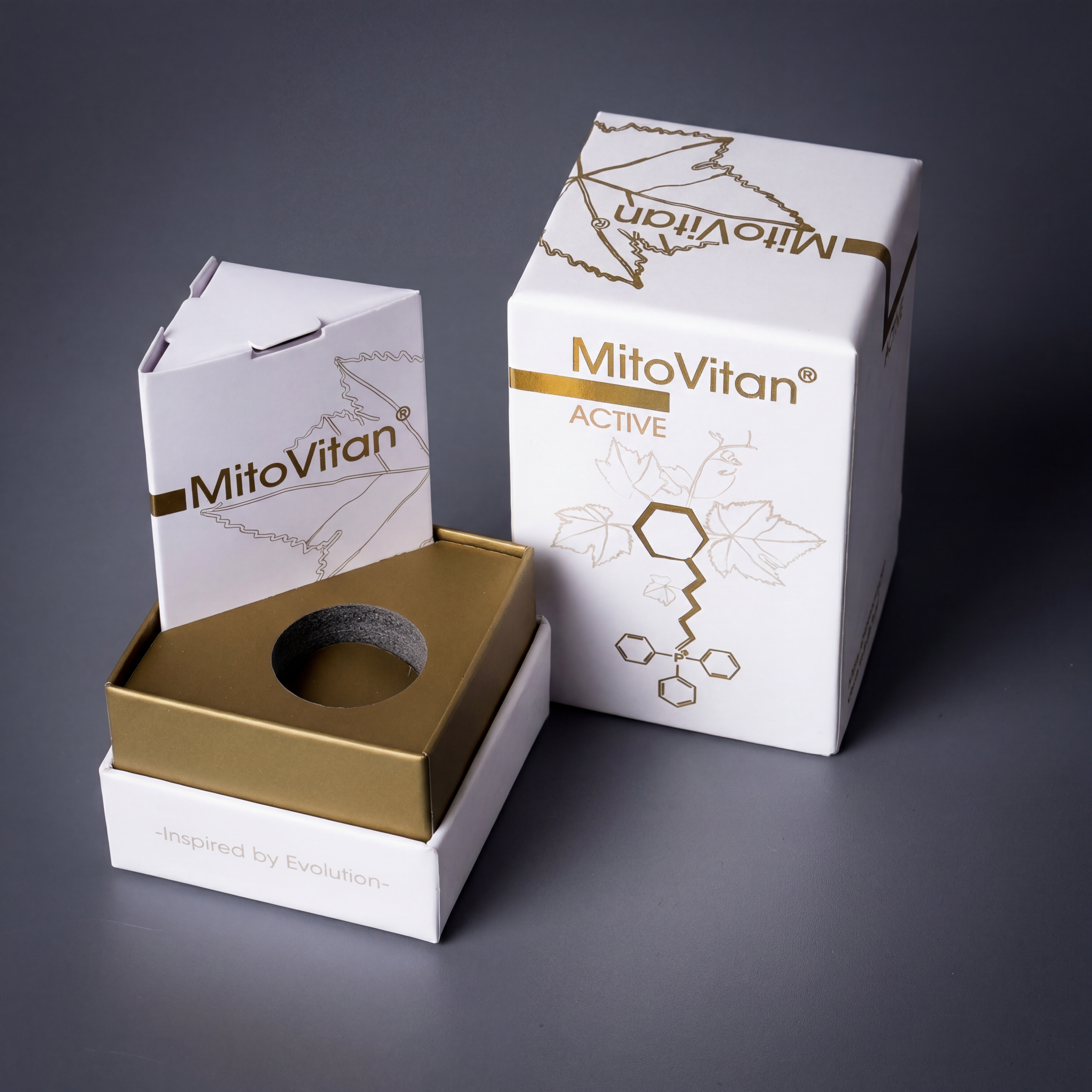 Белая коробка крышка-дно MitoVitan с золотым тиснением и ложементом