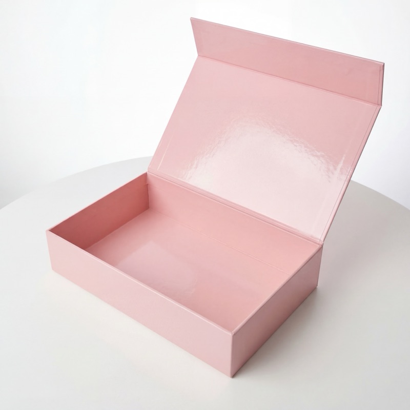 Розовая коробка с магнитной крышкой