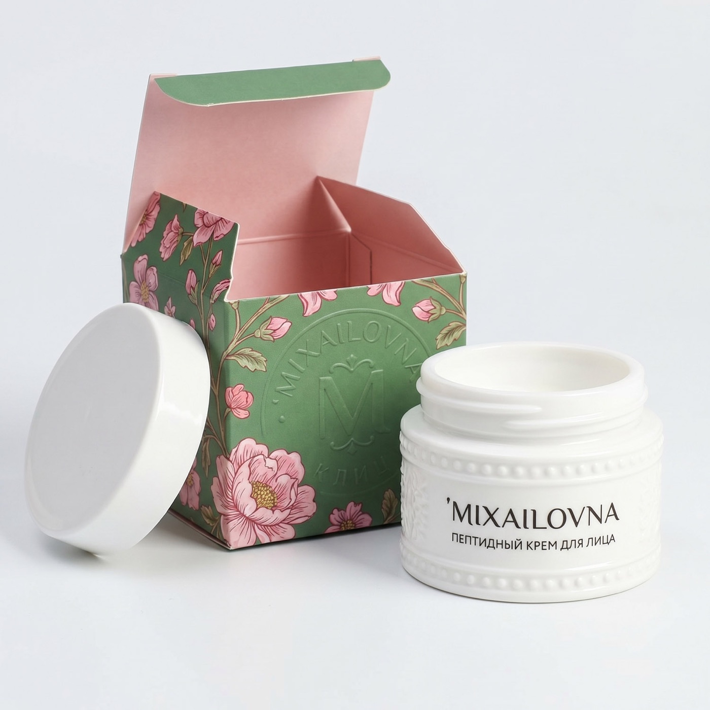 MIXAILOVNA — вырубная коробка с флоральной печатью и конгревным логотипом