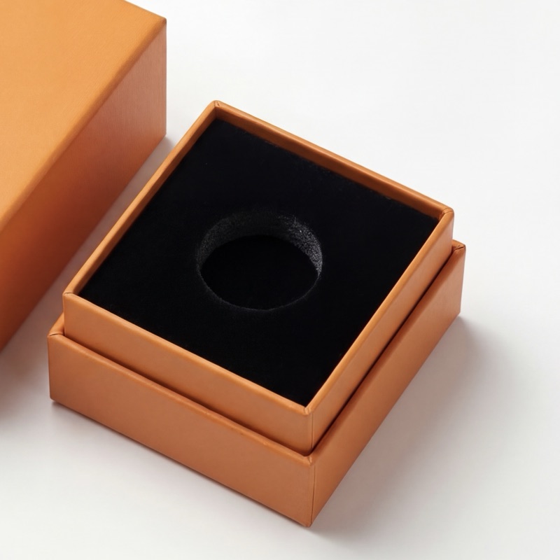 Оранжевая коробка крышка-дно с флокированным ложементом под кольцо