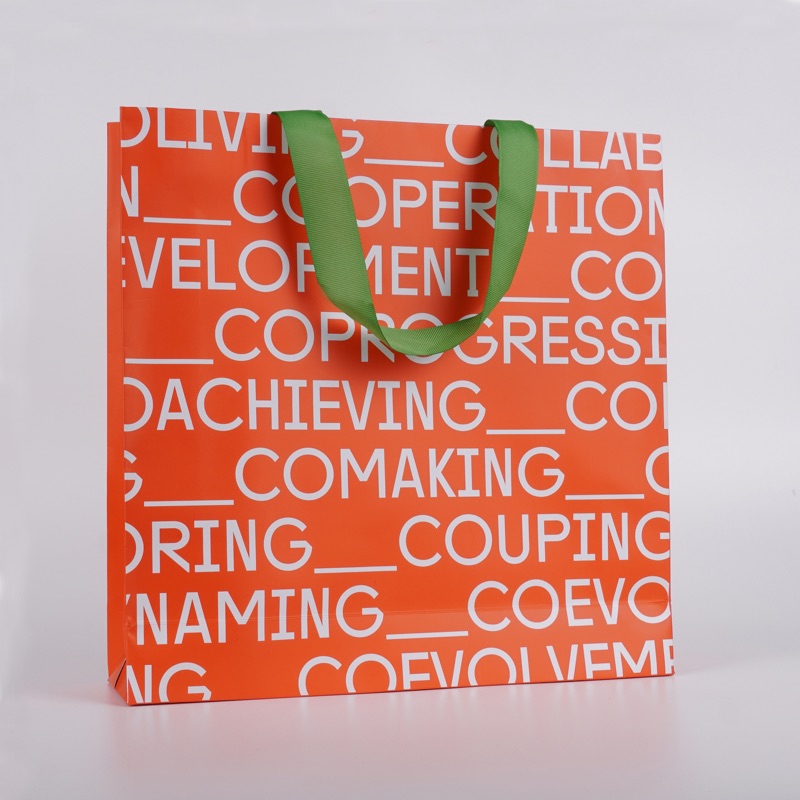 Co_loft — оранжевый пакет со сплошным текстовым принтом