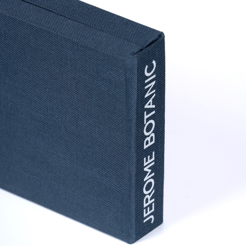 Jerome Botanic — хангер для ткани, торец крупным планом