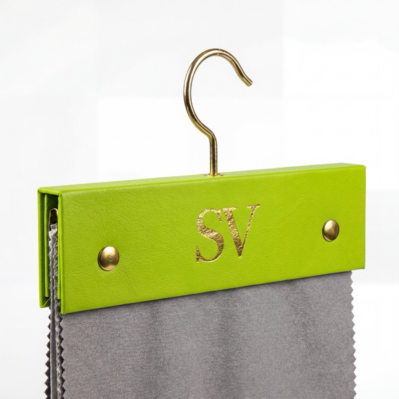 Хангер для ткани лаймовый SV крупный план с крючком