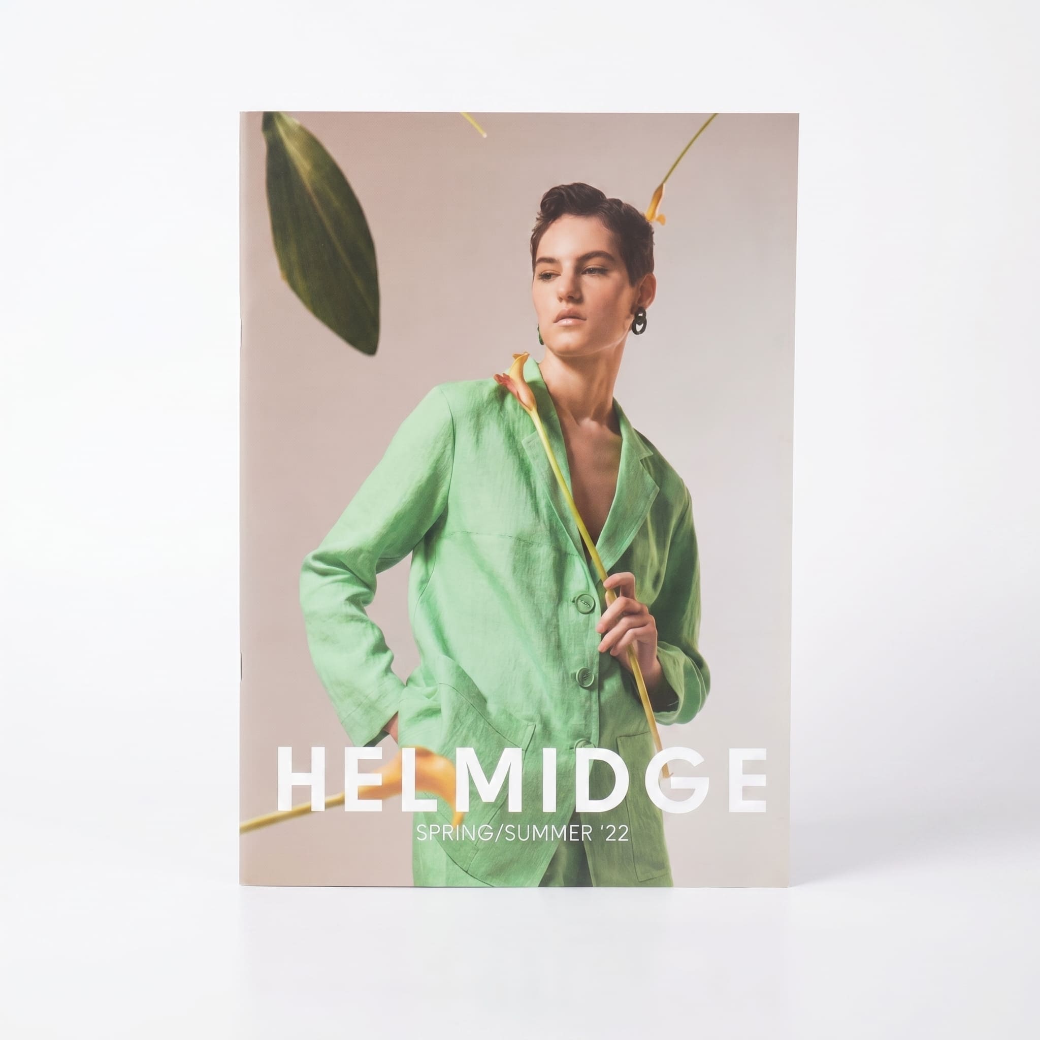HELMIDGE Spring/Summer '22 — каталог моды с фотографией модели в зелёном пиджаке