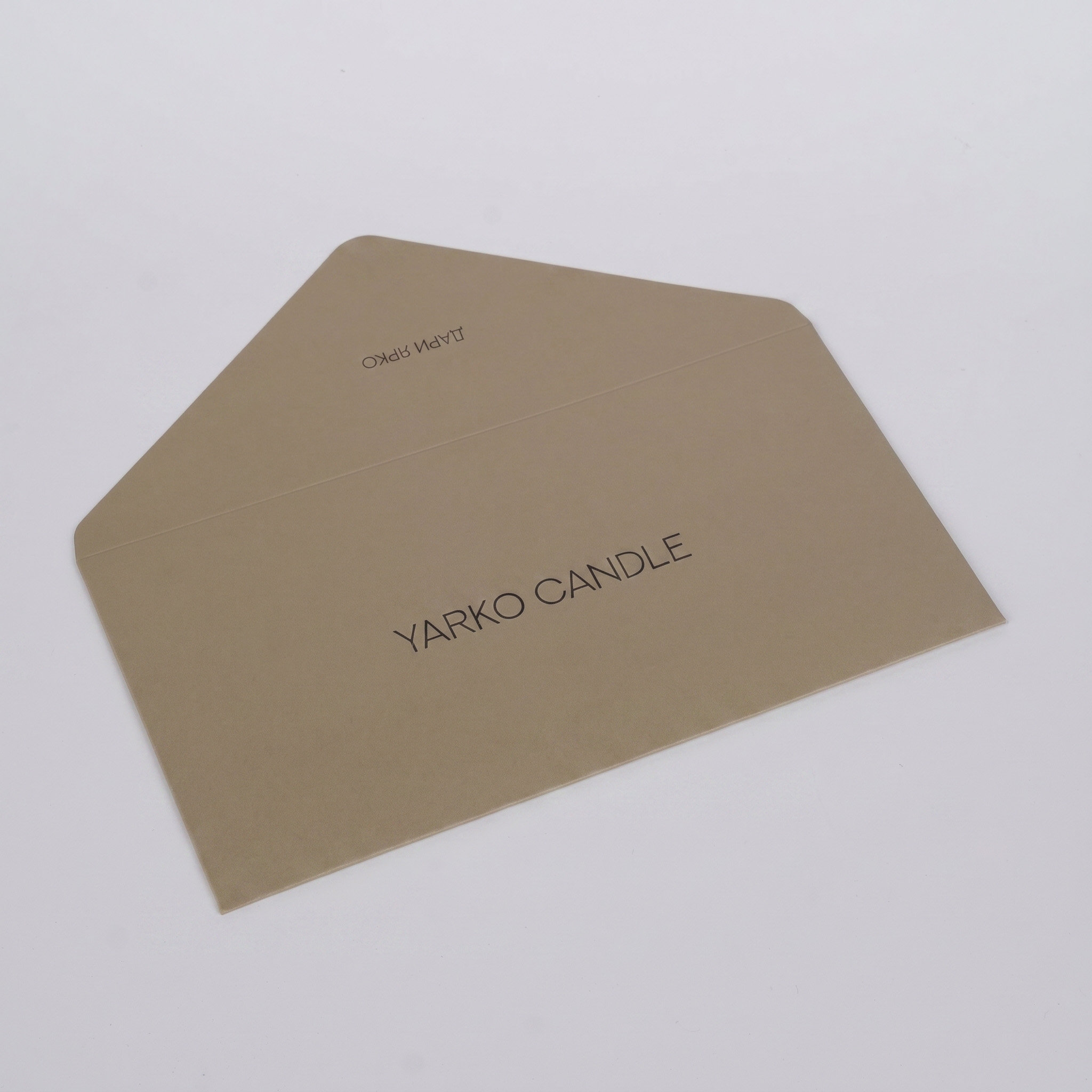 Yarko Candle — бежевый конверт с логотипом