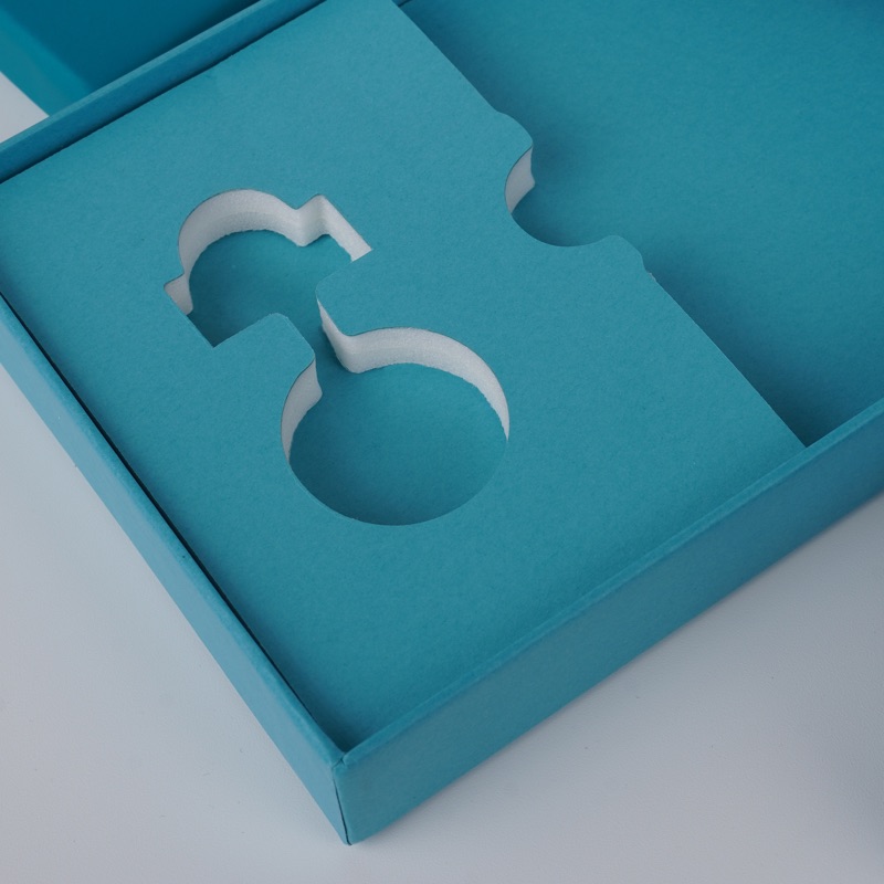 Сибур Профсоюз — ложемент под флакон внутри бирюзовой коробки