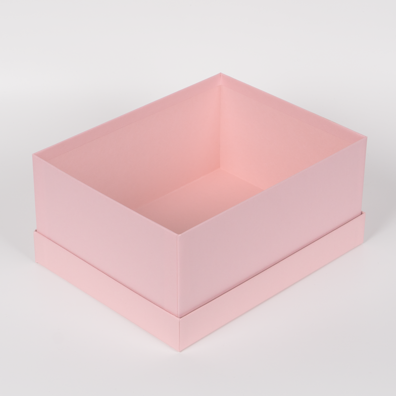 Розовая подарочная коробка