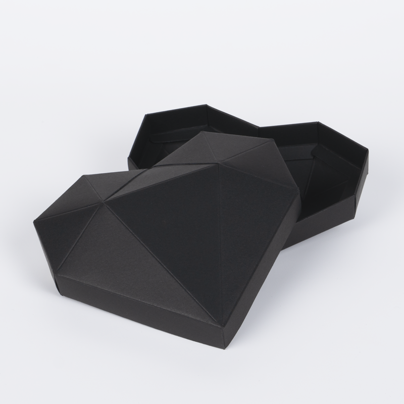 Чёрная коробка-сердце