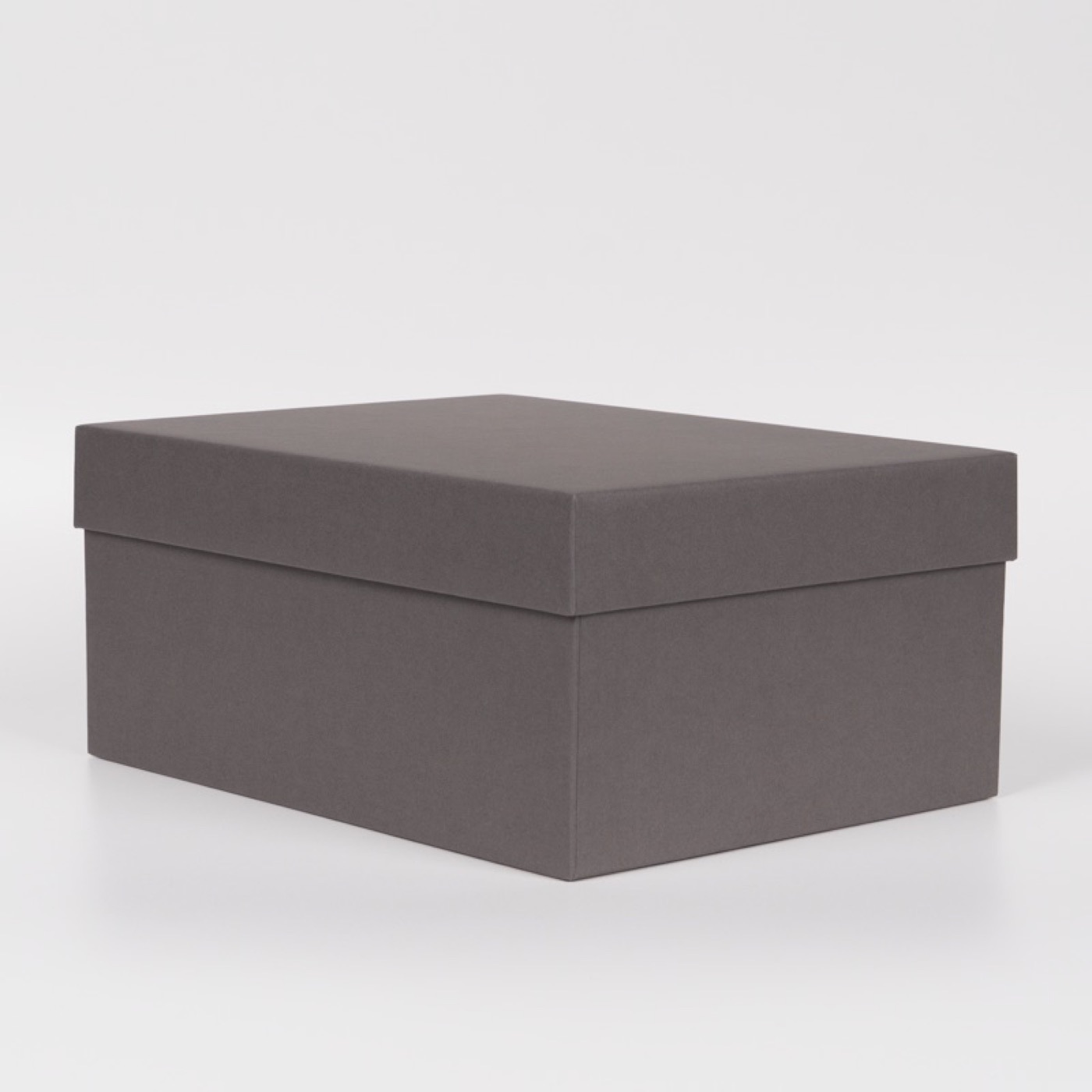 Серо-коричневая коробка крышка-дно закрытая