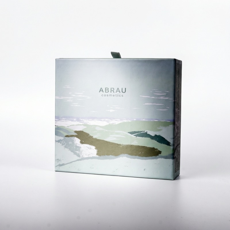 ABRAU cosmetics — квадратная коробка-шубер с пейзажным принтом