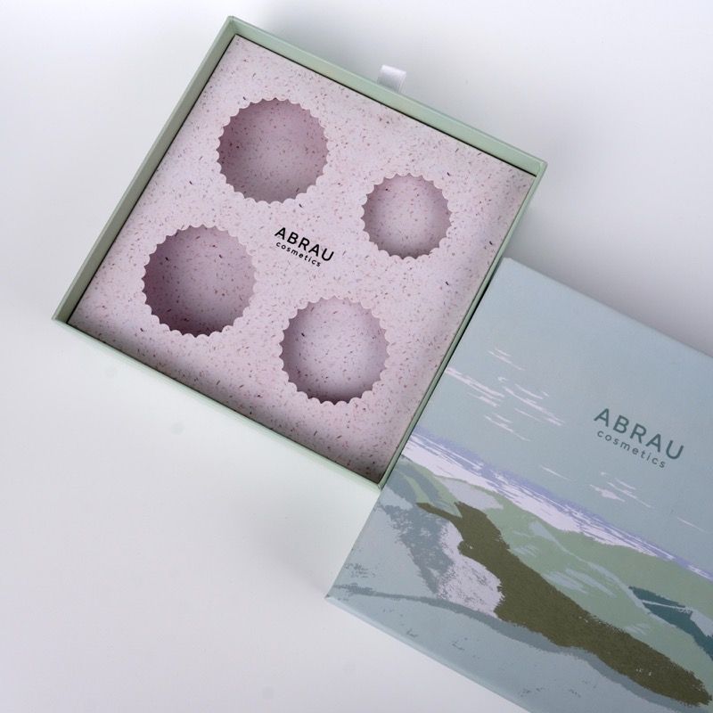 ABRAU cosmetics — открытая коробка-шубер с ложементом для шаров