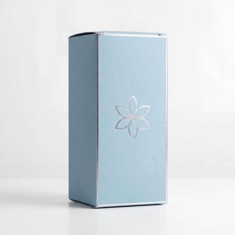 Голубая вырубная коробка с серебряным тиснением цветка