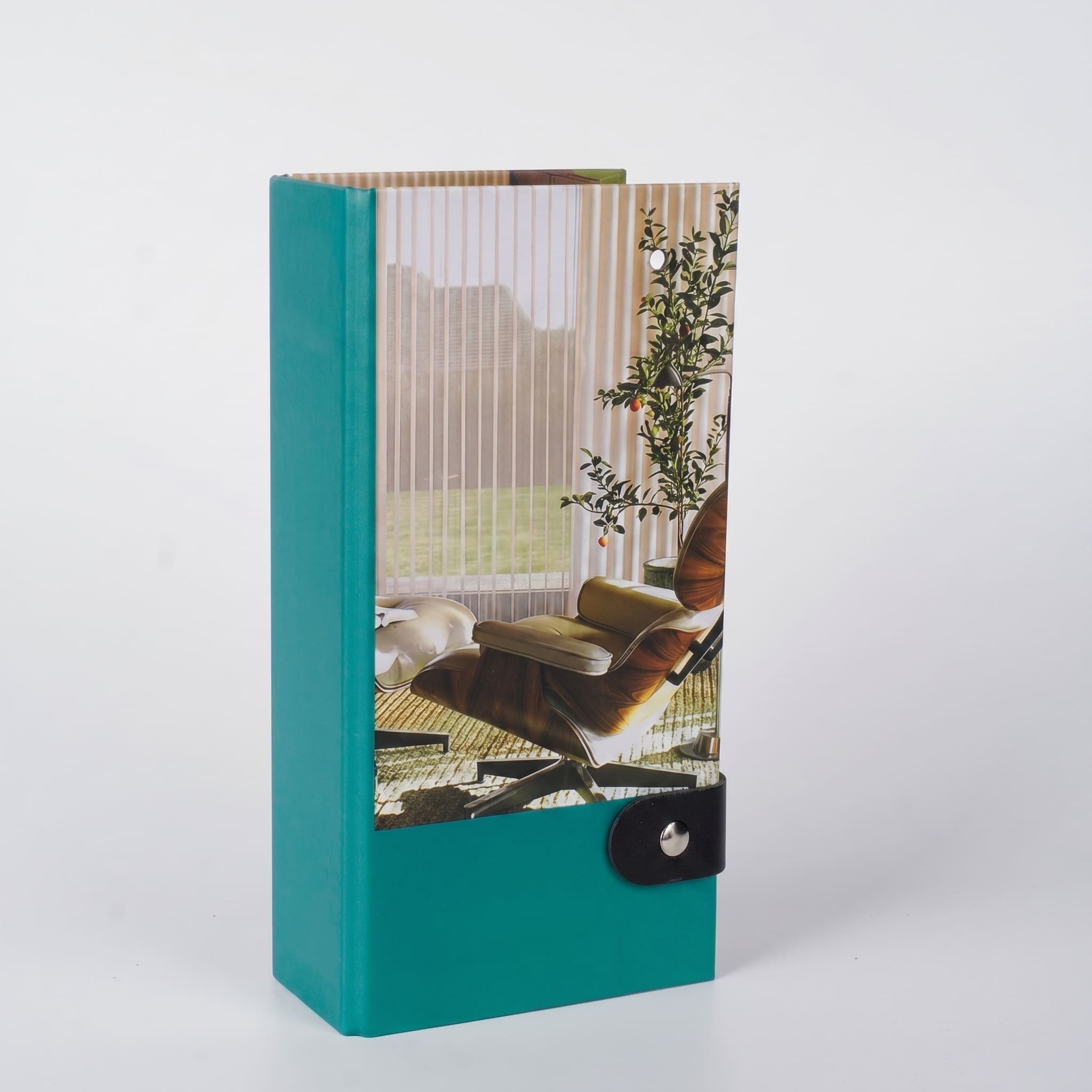 Бирюзовый сэмпл-бокс с образцами жалюзи, кожаным ремешком-застёжкой, вид спереди
