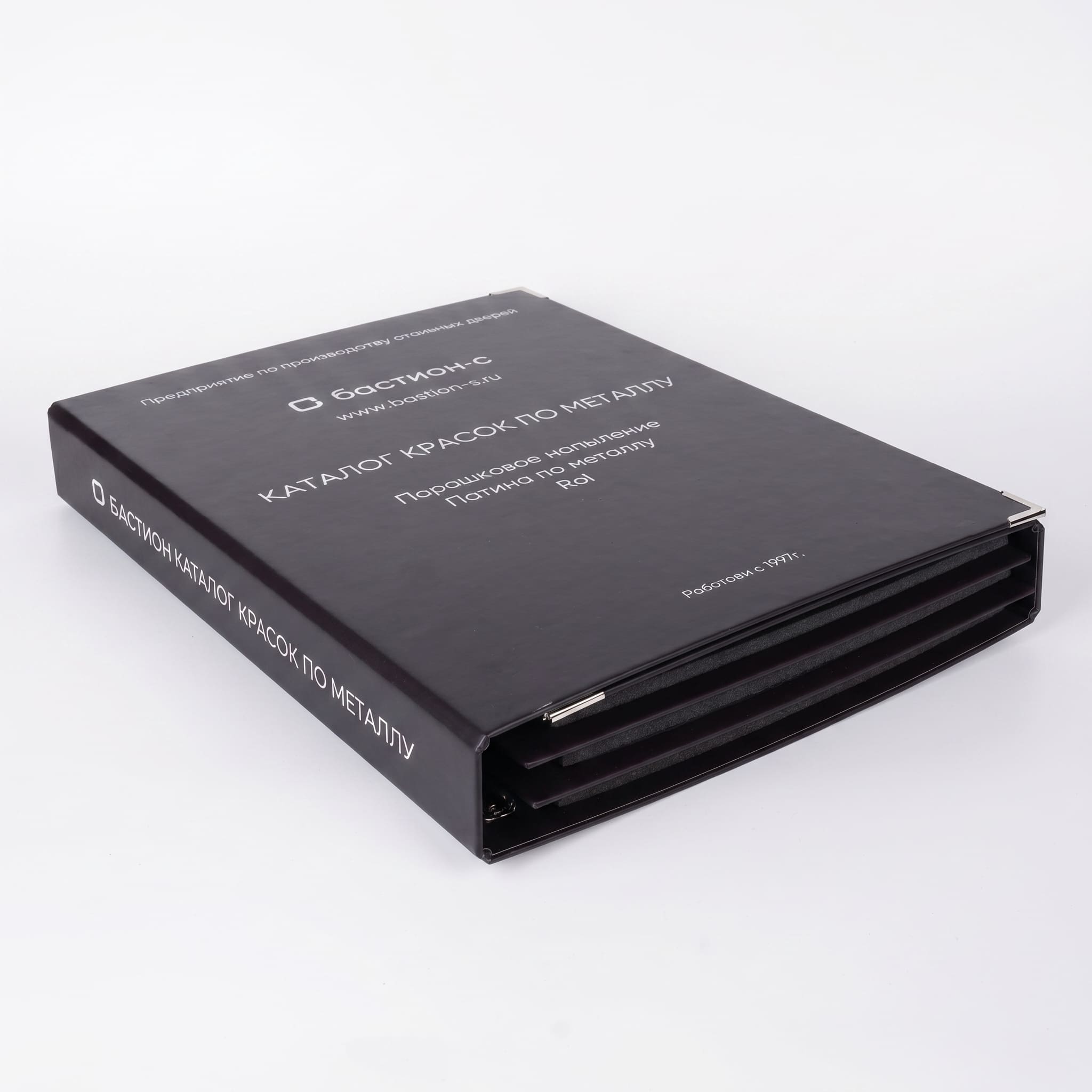 Бастион-С — чёрный сэмпл-бокс «Каталог красок по металлу» с металлическими уголками